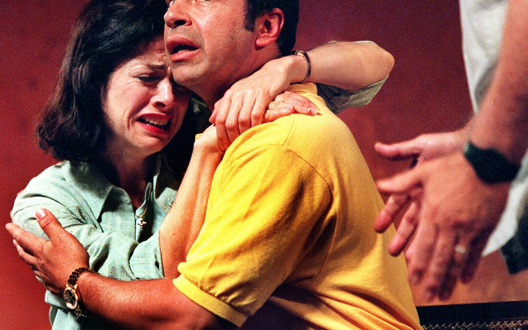 Photo – Praying with the Enemy – 19992000.007_PrayingWithEnemy_RobertDuyos_SFlSunSentinel_1.JPG